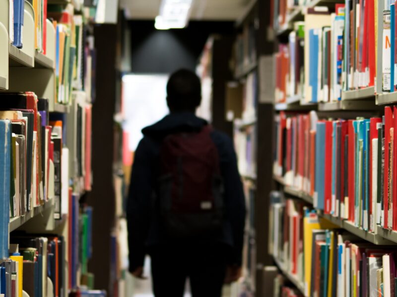 An image of library shelves in a school. High school teachers represented by OSSTF will be voting on a proposal for some bargaining items with the government to be sent to binding arbitration.