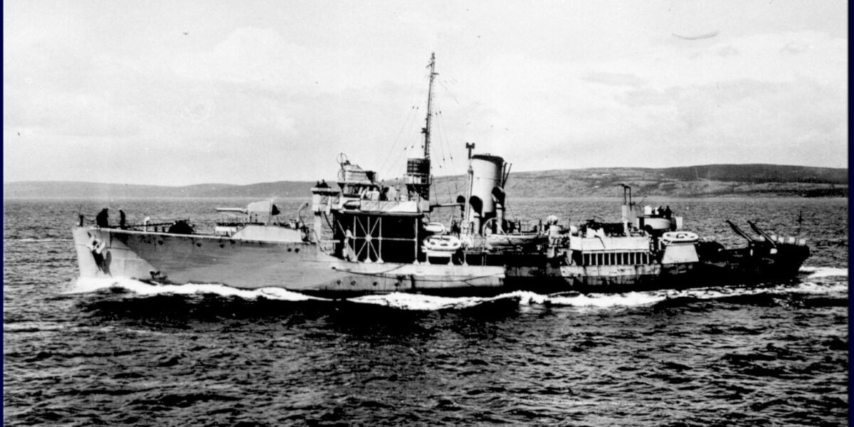 A black and white photo of the HMCS Alberni.