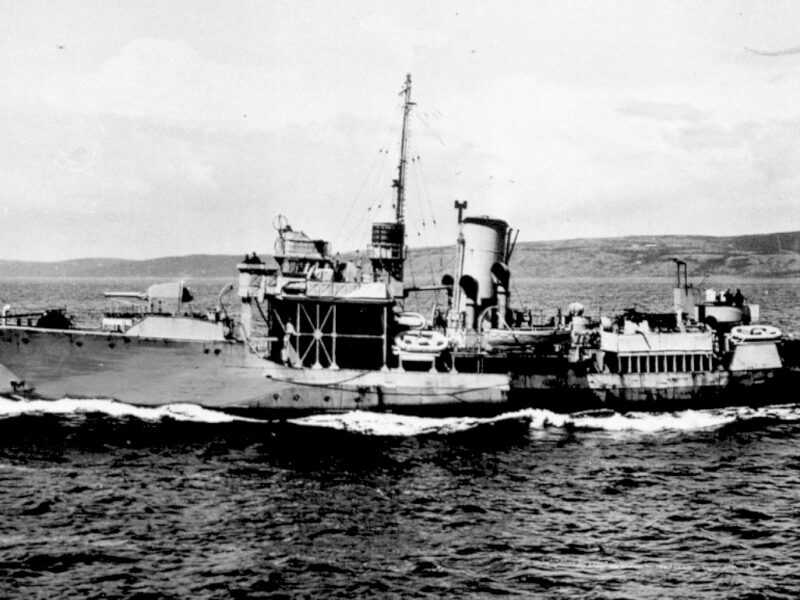 A black and white photo of the HMCS Alberni.