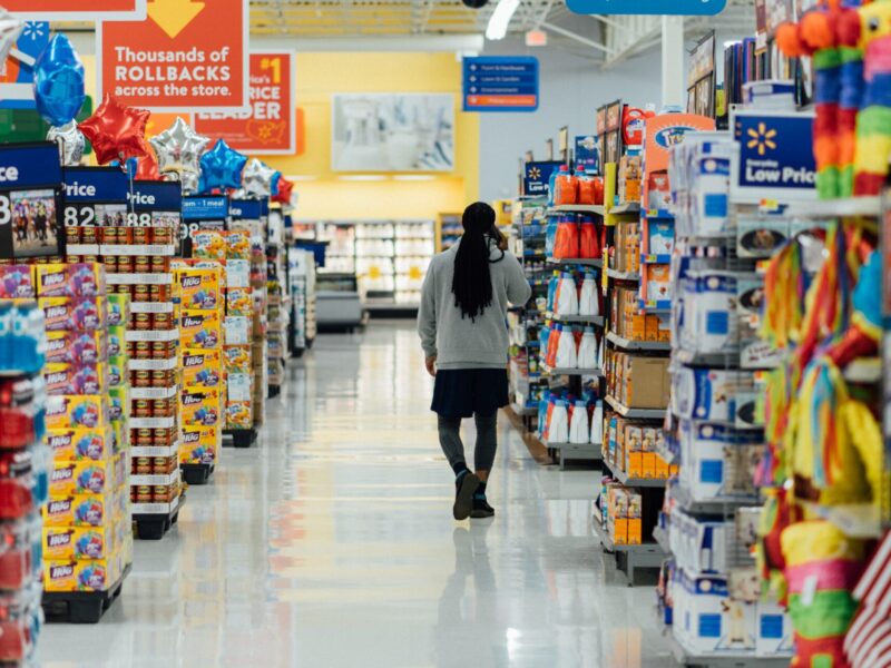 An image of the interior of a grocery store. Workers in these settings may see benefits down the line due to the example set by the historic Save-On-Foods agreement.