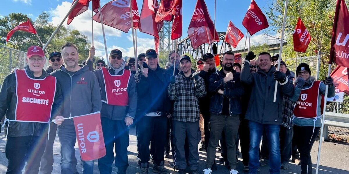 Unifor members at Montreal’s St. Lambert locks on the picket line.