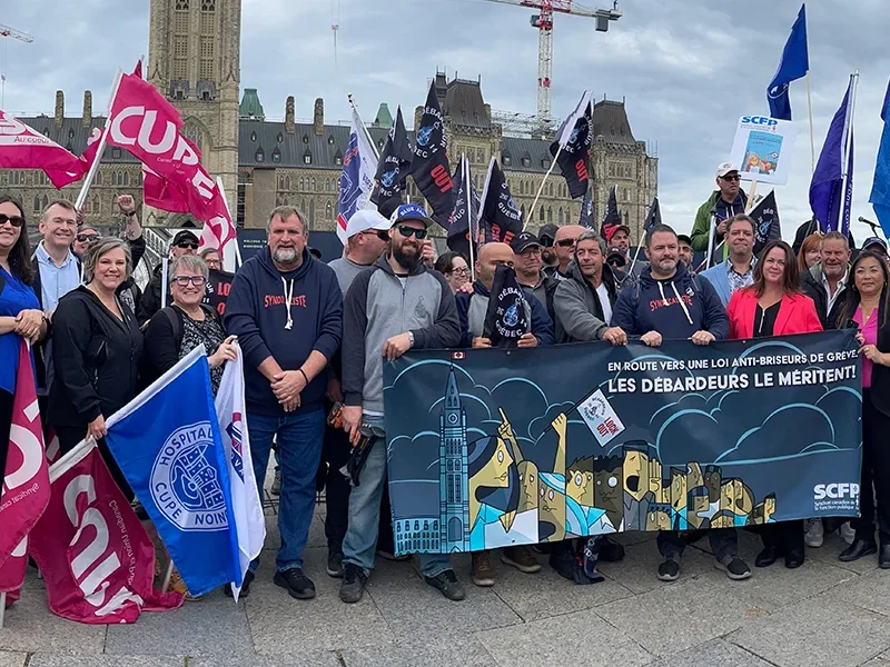 CUPE members rallying on Parliament Hill on September 19.