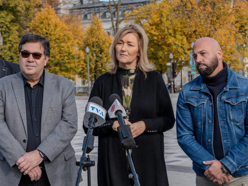 Front Commun leaders at a press conference.