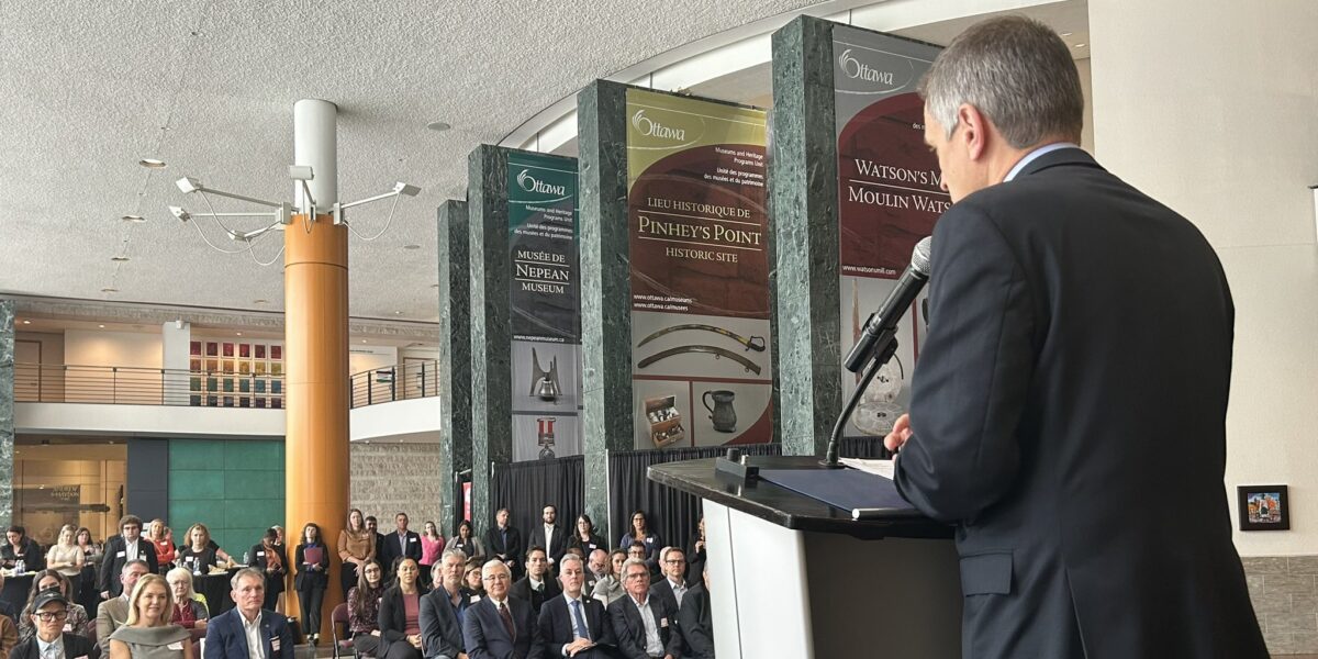 Ottawa mayor Mark Sutcliffe addressing an audience.