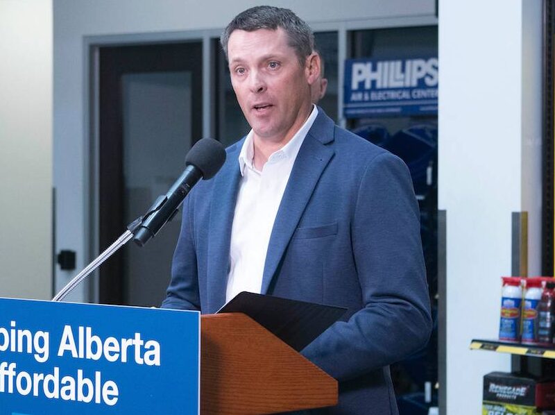 Alberta Finance Minister Nate Horner gives a speech behind a podium