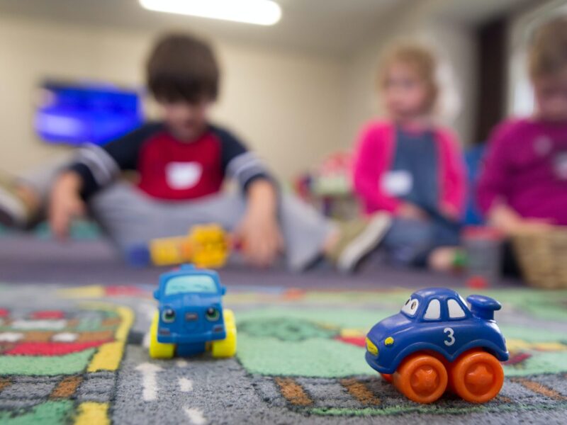 AN image of children playing in a classroom. Elementary teachers have recently reached a tentative agreement, safeguarding learning conditions in elementary schools.