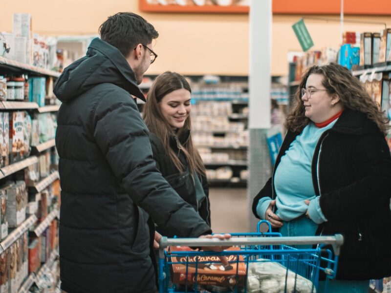 An image of a group of shoppers in a grocery store. Ontario workers in these kinds of stores have ratified a historic collective agreement.