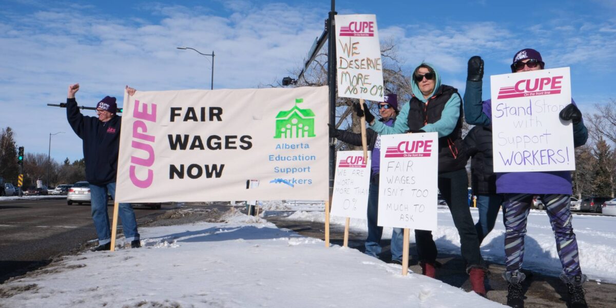 An estimated 350 Alberta CUPE members gathered alongside Mayor Magrath Drive in Lethbridge, AB to protest low wages.