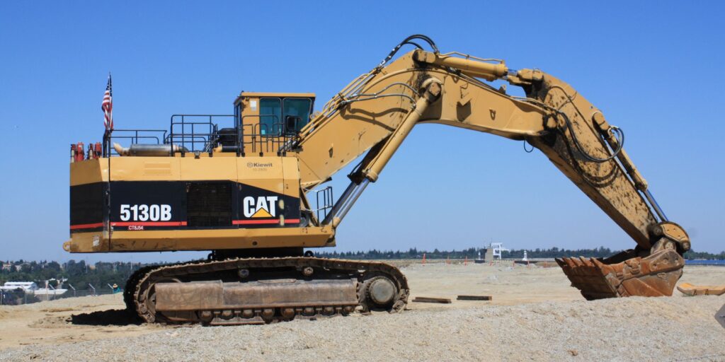 A Kiewit CAT 5130B excavator that would be similar to the one used on site on the day of the incident.