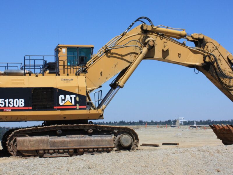 A Kiewit CAT 5130B excavator that would be similar to the one used on site on the day of the incident.