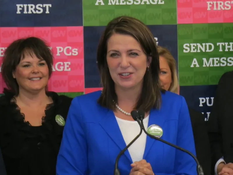 Danielle Smith, surrounded by her Wildrose Party supporters, in September 2014.