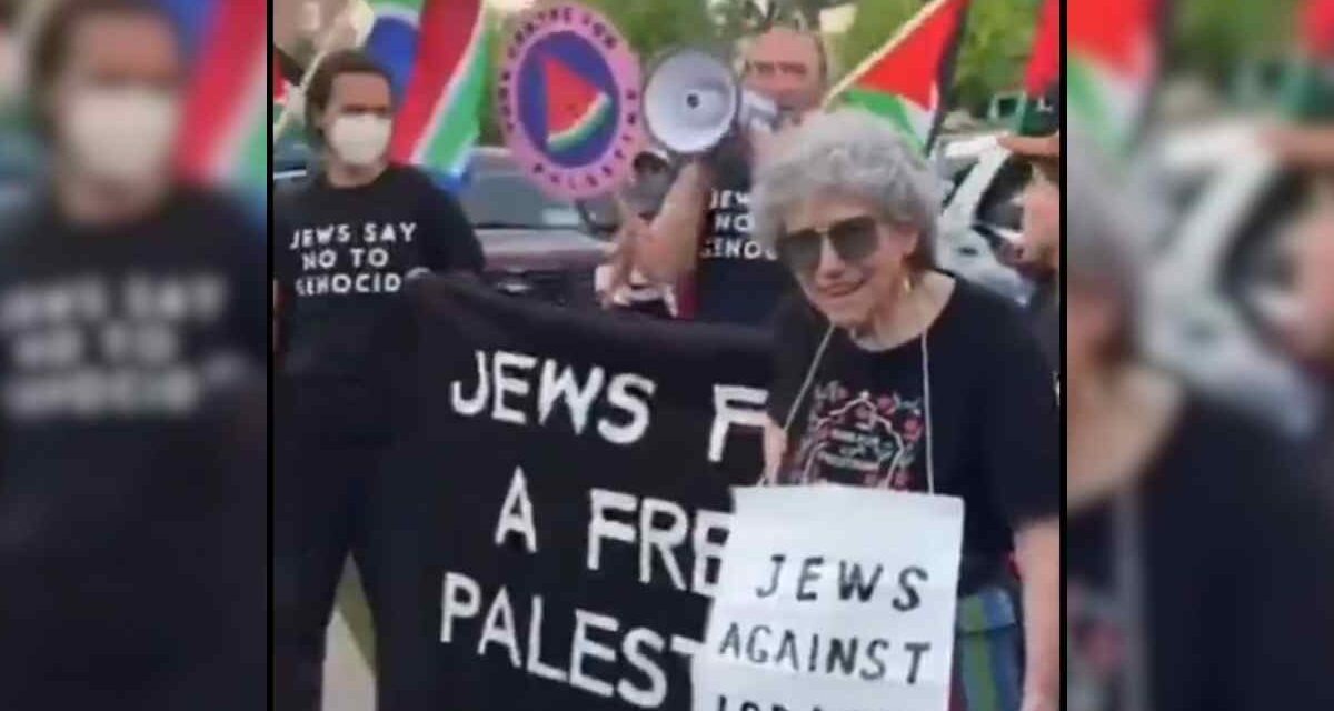 Jews Say No to Genocide protesting outside of Pride of Israel Synagogue.