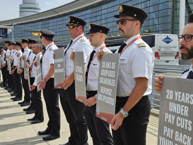 Pilots demonstrating with signs prior to an agreement being reached.