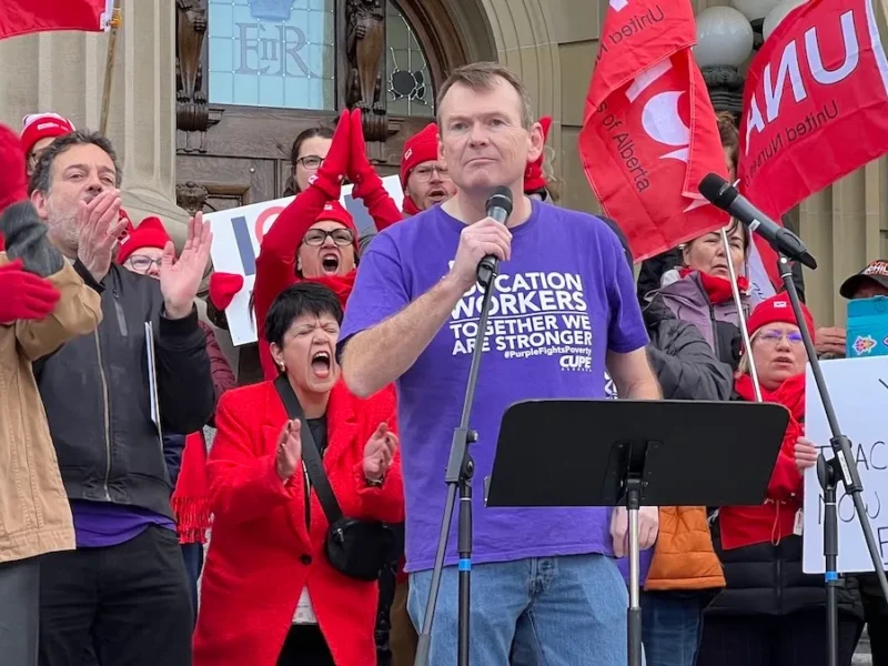 Edmonton public school workers defy ‘strike ban’