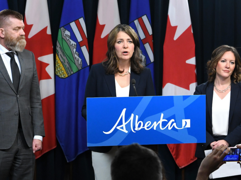 Alberta Premier Danielle Smith, flanked by Energy Minister Brian Jean and Environment Minister Rebecca Schulz at a press conference.