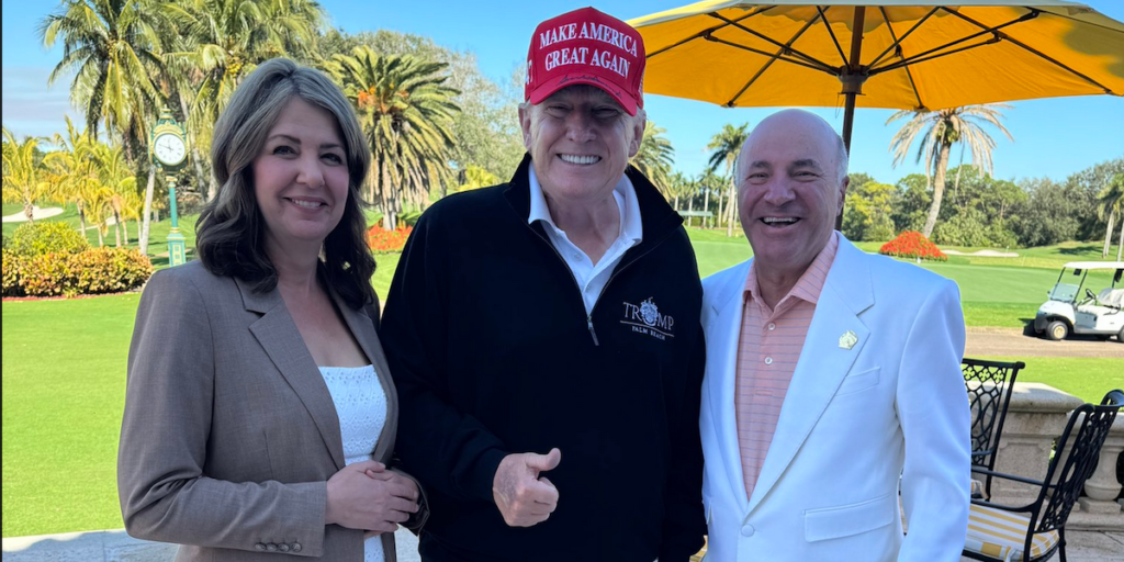 Alberta Premier Danielle Smith, U.S. president-elect Donald Trump, and Conservative politician and businessman Kevin O’Leary, who reputedly arranged the photo, at Mar-a-Lago.