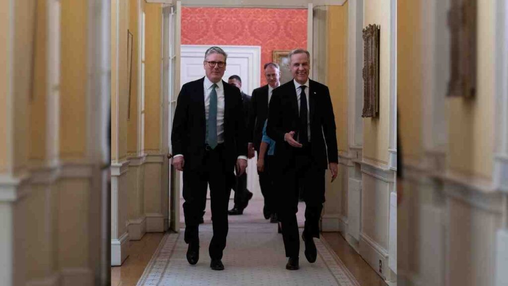 Mark Carney alongside fellow G-7 leader, UK prime minister Kier Starmer.