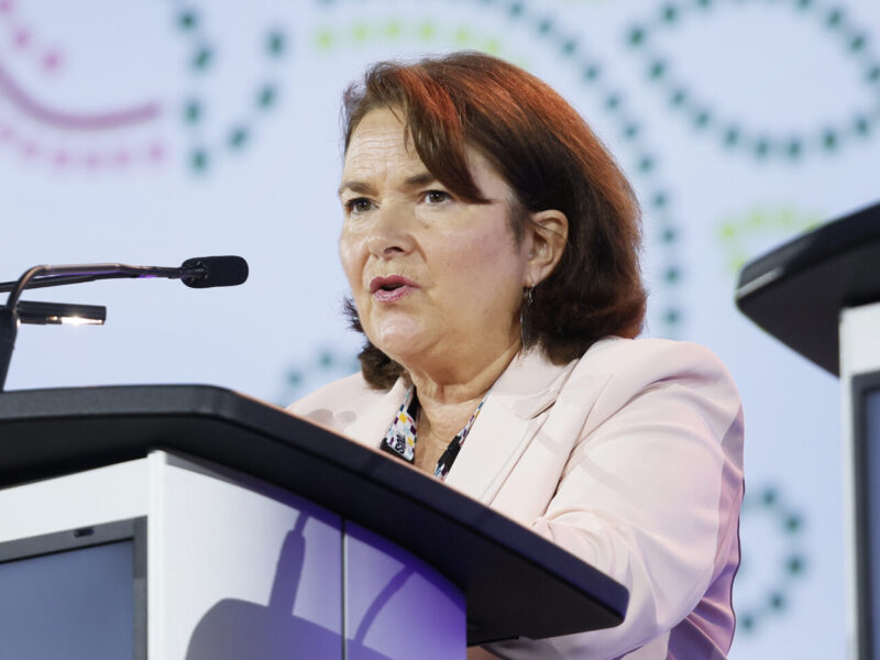 An image of CFNU President Linda Silas speaks to a convention of 1200 nurses. Canada’s nurses unions are urging the federal government to enhance funding for public health care in the government’s 2025 fall budget.
