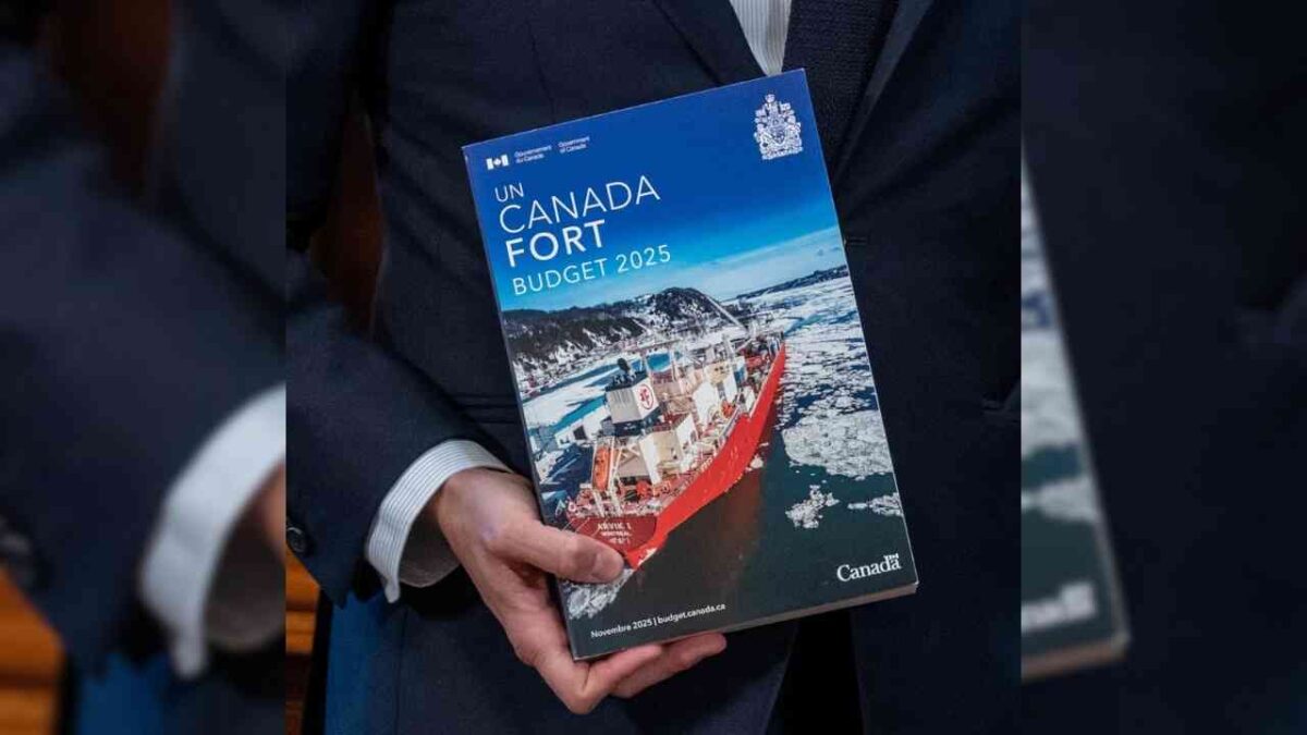 François-Philippe Champagne holding the 2025 federal budget book.