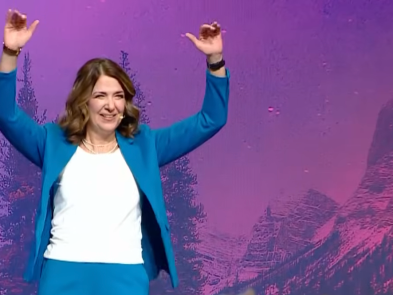 Danielle Smith booed by separatist party base at convention