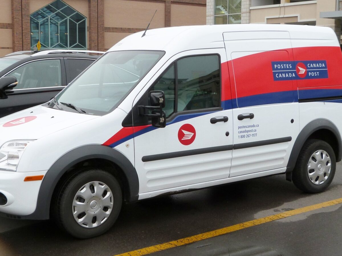 Canada Post workers to vote on tentative agreement