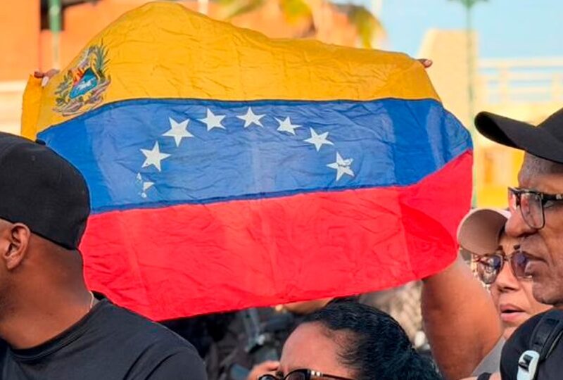 A Venezuelan flag during an anti-US protest that took place in the Venezuelan city of Catia la Mar after Maduro's capture.