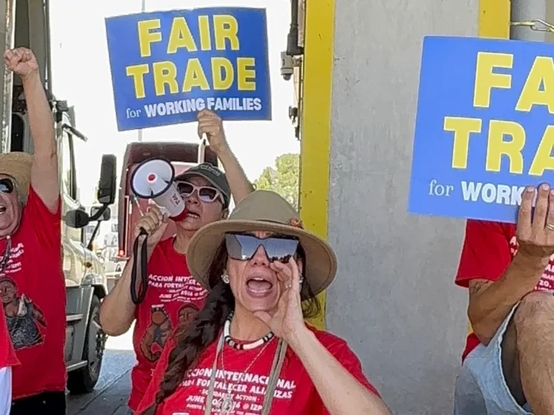 Protesters in El Paso, TX carrying a pro-fair trade message.